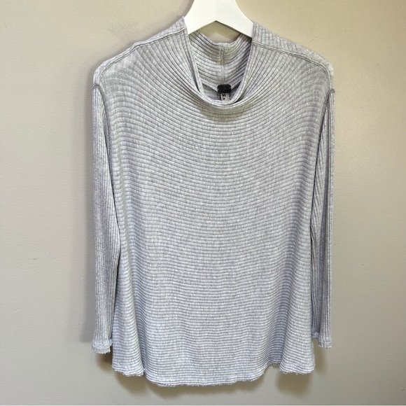 Free People ~Gray Lover Rib Thermal Raw Hem Tunic Top in size Medium - Picture 2 of 13
